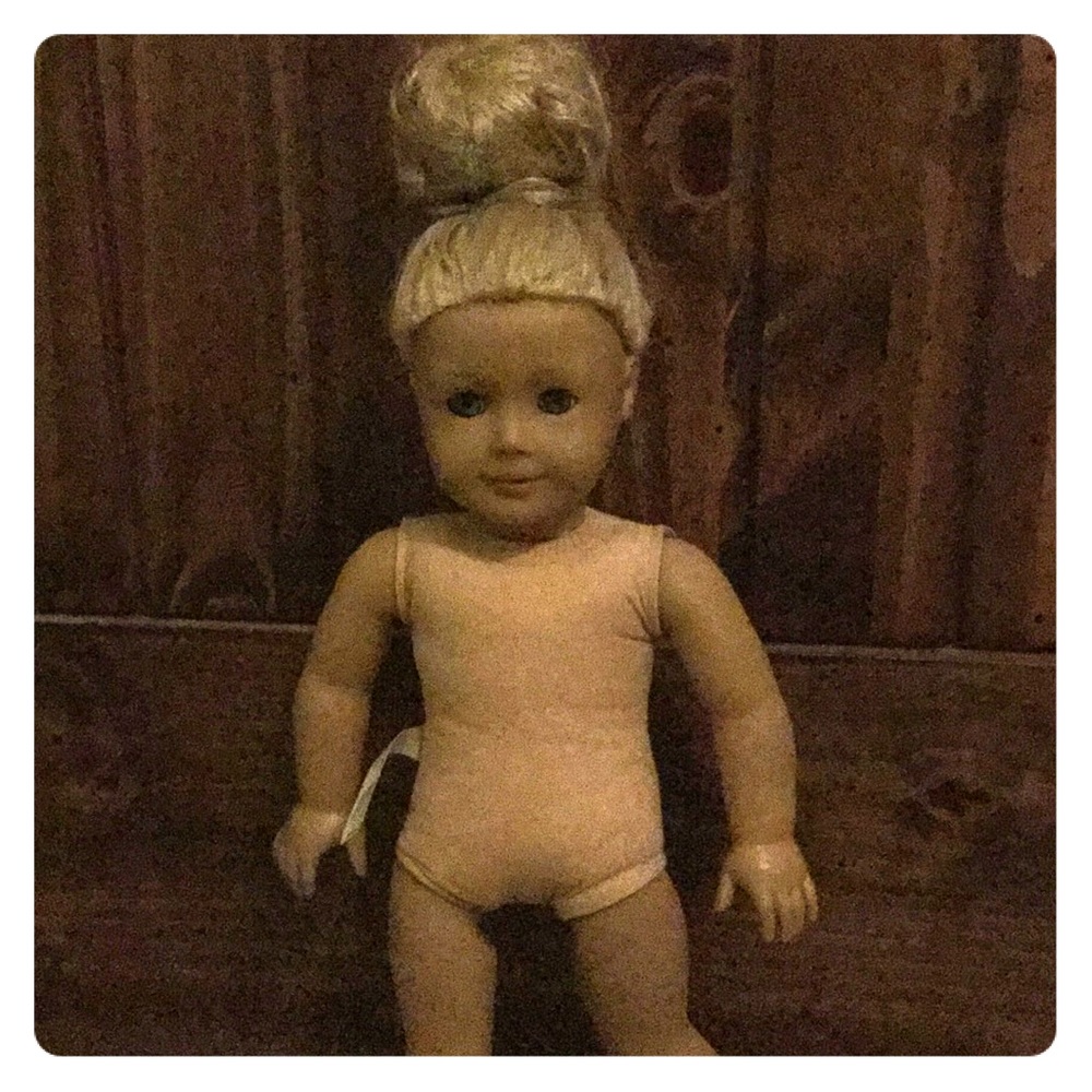 I am selling a Truly Me American Girl Doll (18in)